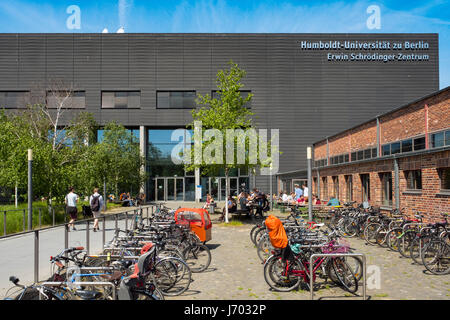 Humboldt-Universität Bibliothek (Erwin Schrödinger-Zentrum) in Adlershof Science and Technology Park Park in Berlin, Deutschland Stockfoto