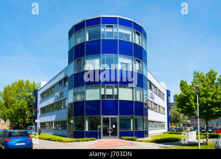 Pastellfarben, die Gebäude in Adlershof Science and Technology Park Park in Berlin, Deutschland Stockfoto