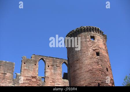 Bothwel Schloss erdet Touristen und Burgwall Om Ufer des Clyde Stockfoto