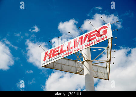 Melden Sie sich für außen Hellweg DIY und Garten-Center Shop in Deutschland Stockfoto
