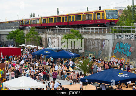 Beach-Party im urban Beachclub im Magdalena Club in Friedrichshain, Berlin, Deutschland Stockfoto