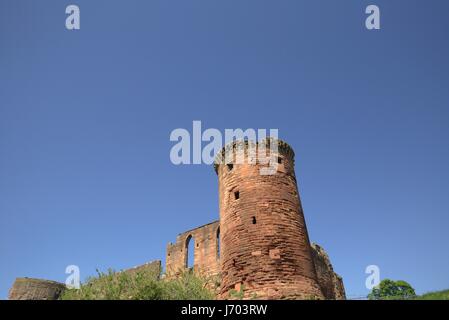 Bothwel Schloss erdet Touristen und Burgwall Om Ufer des Clyde Stockfoto