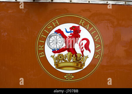 British Railways Emblem. Klasse 14 Diesel Lokomotive Nr. D9551 Detail an der Severn Valley Railway, Kidderminster, Großbritannien Stockfoto