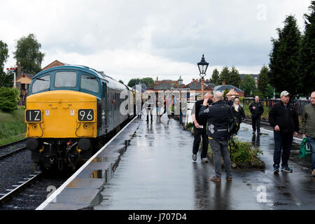 Klasse 45 Diesel No 45060 "Sherwood Förster" an der Severn Valley Railway, Kidderminster Station, UK Stockfoto