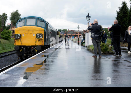 Klasse 45 Diesel No 45060 "Sherwood Förster" an der Severn Valley Railway, Kidderminster Station, UK Stockfoto