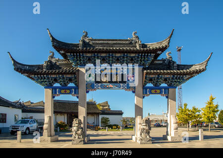 Dunedin, Neuseeland - Mai 3,2016: Pai lau Gateway der chinesischen Garten Dunedin in Neuseeland. Stockfoto