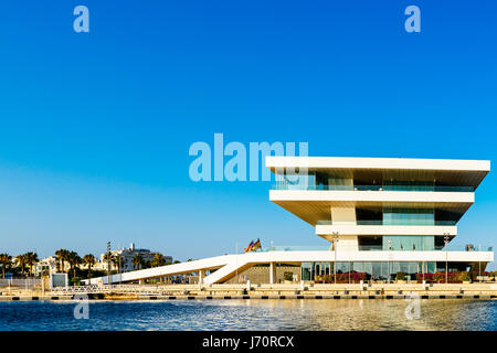 VALENCIA, Spanien - 2. August 2016: America Cup Gebäude (Vordeck Gebäude bzw. Veles e Vents) liegt in der valencianischen Hafen und gewann Blatt und Europea Stockfoto