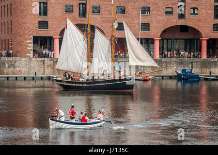 Kampf der Piraten am Albert Dock. Pirate Battle als Bestandteil des Mersey River Festival am Albert Dock. Stockfoto