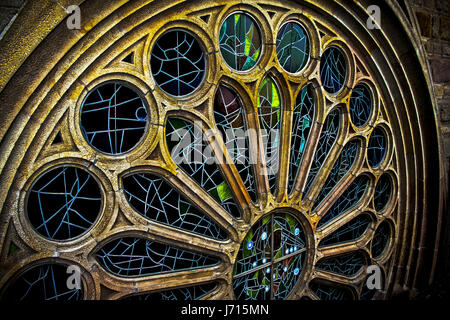 Glasfenster der Kathedrale Sagrada Familia in Barcelona, Spanien Stockfoto