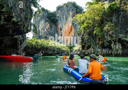 Wandern, Kajak fahren die Höhlen der Phang Nga Bay, Phuket Stockfoto