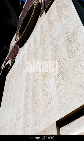 Namen der vermissten Soldaten bei Thiepval-Denkmal auf die fehlende an der Somme, Thiepval, Frankreich Stockfoto