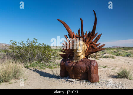 Metall-Skulptur auf den Galleta Wiesen in Borrego Springs, Kalifornien, USA. Stockfoto