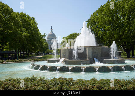 der Senat-Garage-Brunnen mit Kapitol im Hintergrund Washington DC USA Stockfoto