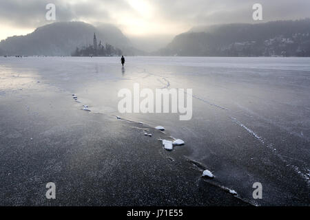 Gefrorenen See Bled in der Winterzeit, Slowenien. Stockfoto