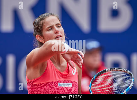 Nürnberg, Deutschland. 22. Mai 2017. Tennis WTA Damen Nürnberger Versicherungscup 2017, Nürnberg, 22. Mai 2017. Julia GOERGES, GER-Tennis-Profis in Aktion Vorhand, Rückhand in ihrem Match gegen japanische Nao HIBINO, JPN, Goerges mit 7:5 6:1 gewonnen. Tennis WTA Damen Nürnberger Versicherungscup 2017 Vorrunde, DEB, Nürnberg, Deutschland 22. Mai 2017. Bildnachweis: Peter Schatz/Alamy Live-Nachrichten Stockfoto