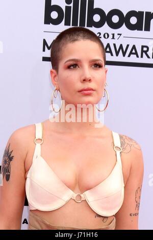 Halsey im Ankunftsbereich für Billboard Music Awards 2017 - Ankünfte, T-Mobile Arena, Las Vegas, NV 21. Mai 2017. Foto von: Priscilla Grant/Everett Collection Stockfoto