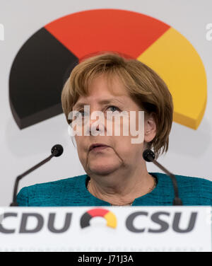 München, Deutschland. 22. Mai 2017. Bundeskanzlerin Angela Merkel (CDU) anlässlich einer Pressekonferenz für die Konferenz der CDU und CSU parlamentarischen Parteiführer in München, 22. Mai 2017. Die 3-Tages-Konferenz der CDU und CSU parlamentarischen Parteiführer in des Bundestages, der Landtage und des Europäischen Parlaments findet im Bayerischen Landtag Landtag statt. Foto: Sven Hoppe/Dpa/Alamy Live News Stockfoto