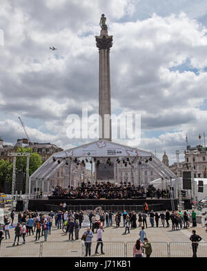 London, UK. 21. Mai 2017. Das London Symphony Orchestra-Proben auf dem Trafalgar Square. Bildnachweis: Andrew Calverley / Alamy Live News Stockfoto