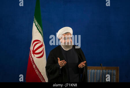 Teheran, Iran. 22. Mai 2017. Irans wiedergewählte Präsident Hassan Rouhani besucht eine Pressekonferenz in Teheran, der Hauptstadt des Iran, am 22. Mai 2017. Irans wiedergewählte Präsident Hassan Rouhani sagte Montag, dass die Vereinigten Staaten ihre "feindlichen" Politik gegenüber der islamischen Republik gelöscht werden soll. Bildnachweis: Ahmad Halabisaz/Xinhua/Alamy Live-Nachrichten Stockfoto