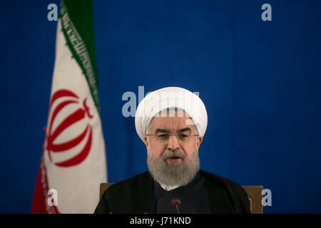 Teheran, Iran. 22. Mai 2017. Irans wiedergewählte Präsident Hassan Rouhani befasst sich mit eine Pressekonferenz in Teheran, der Hauptstadt des Iran, am 22. Mai 2017. Irans wiedergewählte Präsident Hassan Rouhani sagte Montag, dass die Vereinigten Staaten ihre "feindlichen" Politik gegenüber der islamischen Republik gelöscht werden soll. Bildnachweis: Ahmad Halabisaz/Xinhua/Alamy Live-Nachrichten Stockfoto