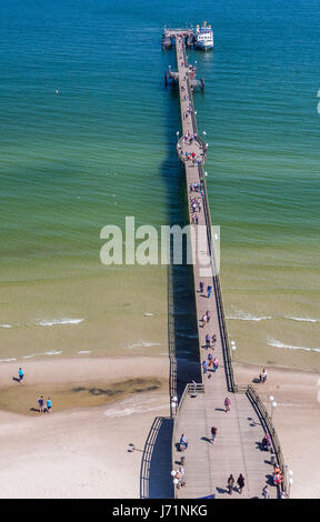 Binz, Deutschland. 18. Mai 2017. Die Pier in Binz, Deutschland, 18. Mai 2017. (Luftaufnahme mit einer Drohne genommen). Foto: Jens Büttner/Dpa-Zentralbild/ZB/Dpa/Alamy Live News Stockfoto