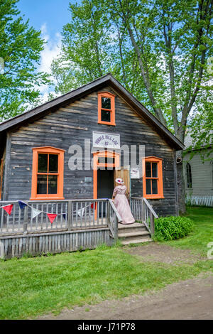 London, Ontario, Kanada. 22. Mai 2017. Victoria Day, eine kanadische öffentlichen Feiertag mit Feierlichkeiten zu Ehren von Königin Victorias Geburtstag, auch genannt Feier der Königin von England, auf Fawshawe Pioneer Village, London, Ontario, Kanada. Bildnachweis: Rubens Alarcon/Alamy Live-Nachrichten Stockfoto