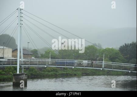 Aberystwyth Wales Uk, Dienstag, 23 Mai 2017 UK Wetter: Ein stumpf, neblig und regnerisch Morgen mit tief hängenden Wolken und eingeschränkter Sicht in Aberystwyth an der Cardigan Bay Küste, West Wales. Bildnachweis: Keith Morris/Alamy Live-Nachrichten Stockfoto