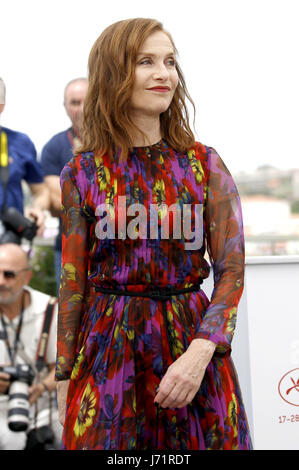 Cannes, Frankreich. 22. Mai 2017. Isabelle Huppert bei den "Happy End" Fototermin während des 70. Cannes Film Festival im Palais des Festivals am 22. Mai 2017 in Cannes, Frankreich | Verwendung Weltweit Credit: Dpa/Alamy Live-Nachrichten Stockfoto