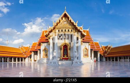 Bangkok, Thailand - 10. September 2016: Panorama des Wat Benchamabophit auch bekannt als Marmor-Tempel bei Sonnenuntergang am Septemper 10, 2016 in Bangkok, Thailan Stockfoto