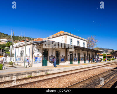 PINHAO, PORTUGAL - 5. April 2017: Alten Bahnhof in Pinhao, Portugal, an einem Frühlingstag. Stockfoto