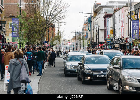 London, UK - 2. April 2017: Camden Lock Village, berühmte Alternativkultur Geschäfte in Camden Town, London. Camden Town-Märkte werden von 100 besucht, Stockfoto