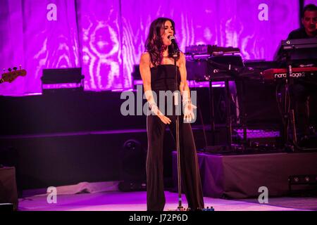 Der italienische Sänger und Songschreiber Paola Turci abgebildet auf der Bühne, als sie auf Alcatraz führt. (Foto: Roberto Finizio/Pacific Press) Stockfoto