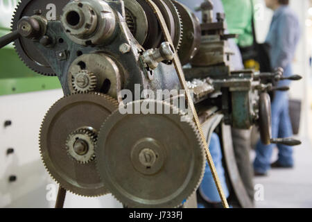 Alte Drehbank mit Riemenantrieb Stockfoto