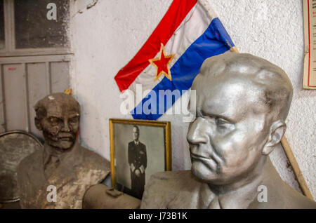 Vladimir Iljitsch Uljanow - Lenin und Josip Broz Tito - Büsten Stockfoto