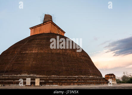 Jethawanaramaya Stupa, befindet sich in den Ruinen des Jaetavana in der Heiligen Welt Erbe Stadt Anuradhapura, Sri Lanka. Stockfoto