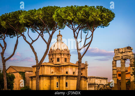 Santi Luca e Martina ist eine Kirche in Rom, Italien, befindet sich zwischen dem Forum Romanum und das Forum von Caesar und in der Nähe der Bogen des Septimus Severus. T Stockfoto