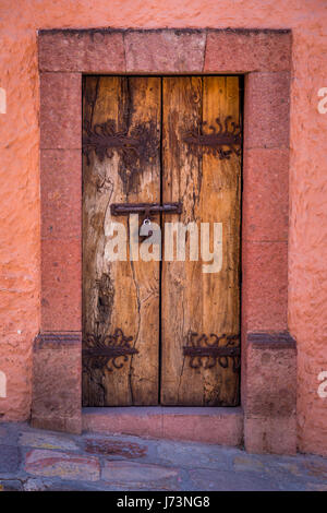 San Miguel de Allende ist eine Stadt und Gemeinde im fernöstlichen Teil des Bundesstaates Guanajuato in Zentralmexiko gelegen. Es ist Teil des Makros Stockfoto