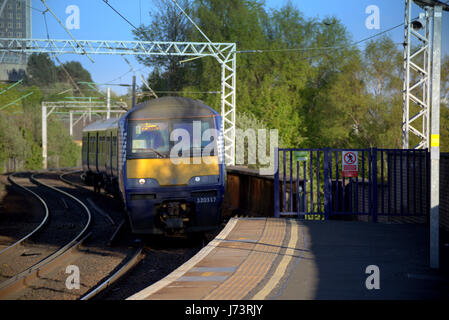 ScotRail Zug in der Station kein Hausfriedensbruch auf dem Eisenbahn-Schild Cambuslang Stockfoto