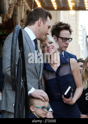 Chris Pratt geehrt mit einem Stern auf dem Hollywood Walk Of Fame mit: Chris Pratt, Anna Faris, Jack Pratt wo: Hollywood, Kalifornien, Vereinigte Staaten, wann: 21. April 2017 Kredit: FayesVision/WENN.com Stockfoto