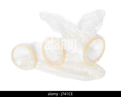 Kondome, die isoliert auf weißem Hintergrund Stockfoto