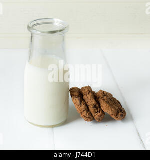 Kekse und Milch Stockfoto