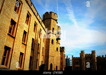 Außerhalb der Gebäude, die Kronjuwelen-Ausstellung im historischen Tower of London anzeigen Stockfoto