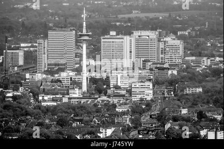 Essen City, Skyline von Essen mit Fernsehturm und RWE-Turm, Mülheim an der Ruhr, Ruhrgebiet, Nordrhein-Westfalen, Deutschland, Essener City Skyline von Es Stockfoto