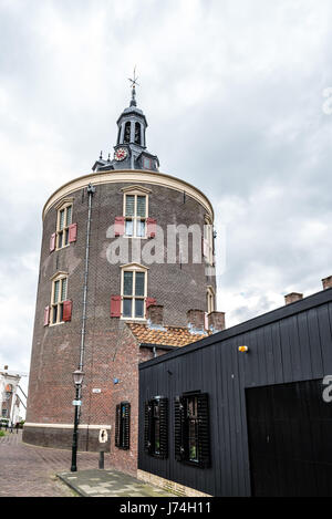 Enkhuizen, Niederlande - August 5, 2016: drommedaris ist ein historisches Tor in Enkhuizen in Nord Holland, ist es heute als Kulturzentrum genutzt und für s Stockfoto