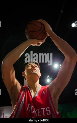 Singapur - September 15,2015: die Wachsfigur von Yao Ming in Madame Tussauds Singapur. Stockfoto