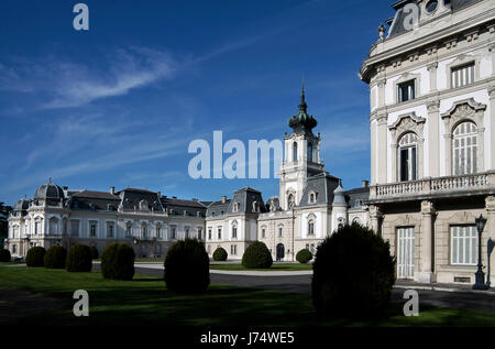 Sehenswürdigkeiten Ungarn Plattensee Schloss Burg Denkmal Schlosspark grün Stockfoto