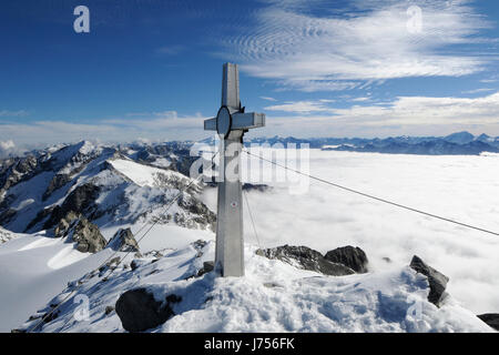 Gipfelkreuz der schwarzenstein Stockfoto