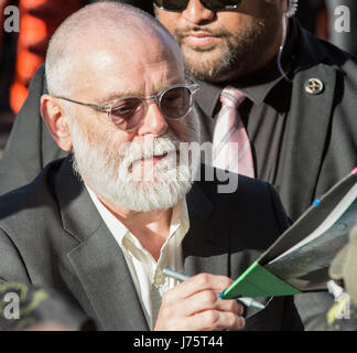 Kevin McNally besucht die Premiere von Disneys "Pirates Of The Caribbean: Dead Männer sagen Nein Geschichten bei Dolby Theater am 18. Mai 2017 in Hollywood, Kalifornien Stockfoto