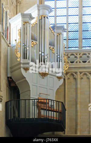 Die Schwalbe Nest Orgel der Basilika von Notre-Dame in Tongeren, Belgien Stockfoto