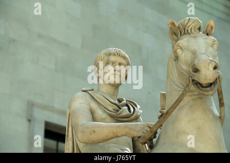 Marmorstatue eines Jünglings auf dem Pferderücken. Von Rom, vielleicht 1. Jahrhundert n. Chr.. British Museum. London. Vereinigtes Königreich. Stockfoto